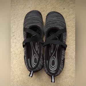 Keen hush Mary Jane flats size 7.5